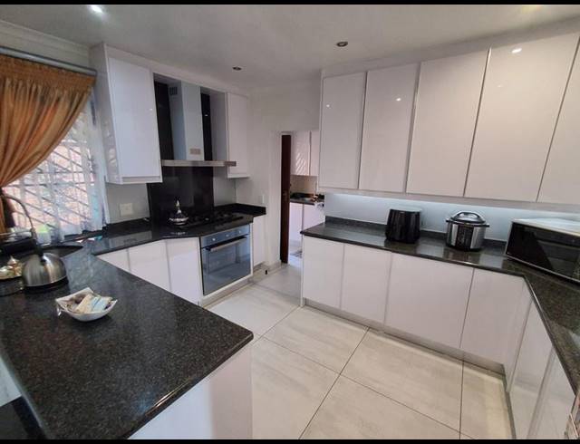 3 BEDROOM HOUSE FOR SALE IN GLENVISTA